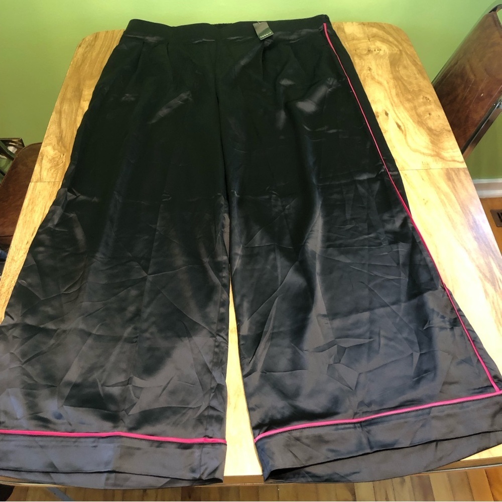 3/$25 NWT Torrid Wide Leg Streaky Satin High Rise Pants Deep Black Size 3 Tall